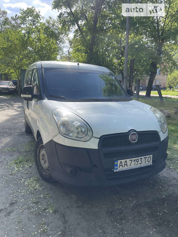 Вантажний фургон Fiat Doblo