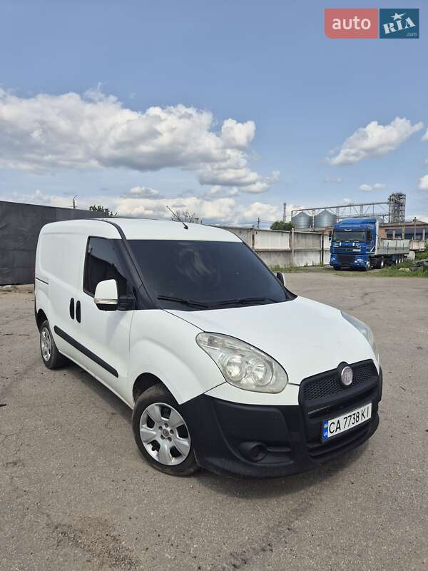 Вантажний фургон Fiat Doblo