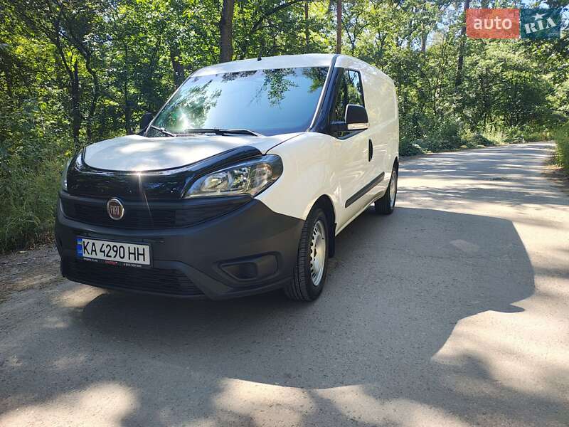Вантажний фургон Fiat Doblo