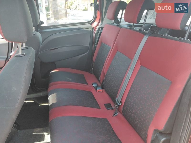 Минивэн Fiat Doblo 2010 в Киеве