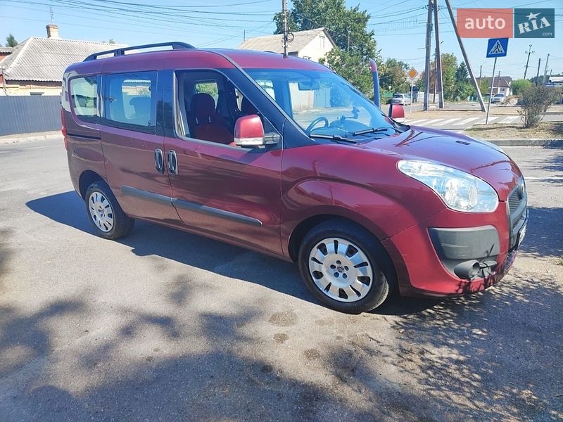 Минивэн Fiat Doblo 2010 в Киеве