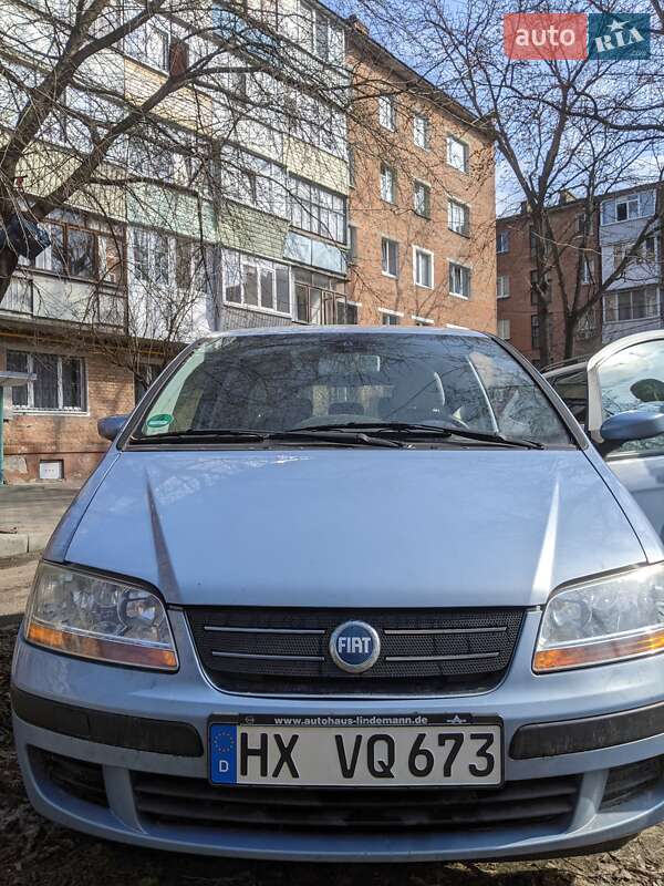 Мінівен Fiat Idea