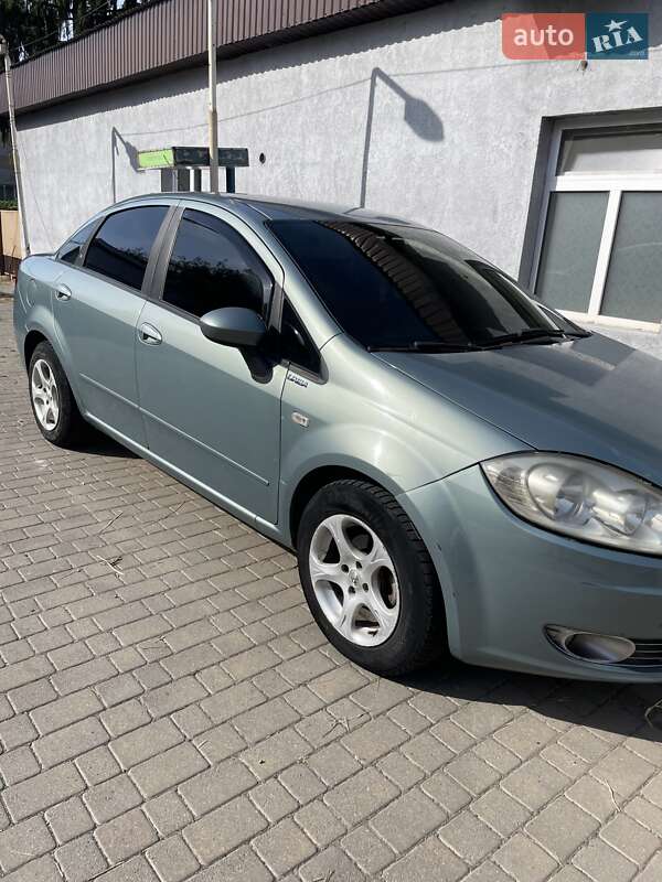 Седан Fiat Linea