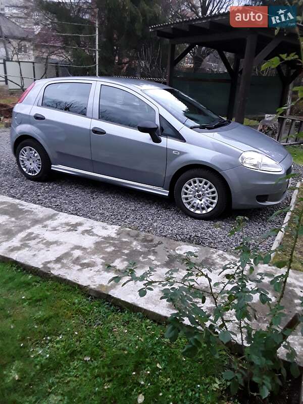 Седан Fiat Punto