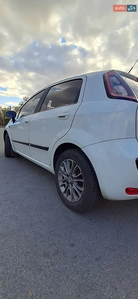 2011 Fiat Punto - мініатюра 2