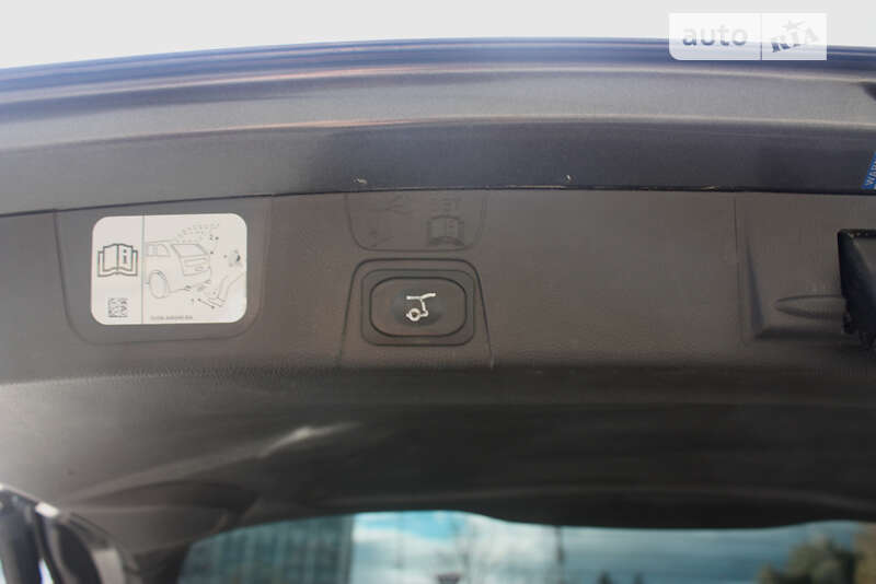 Минивэн Ford C-Max 2016 в Львове