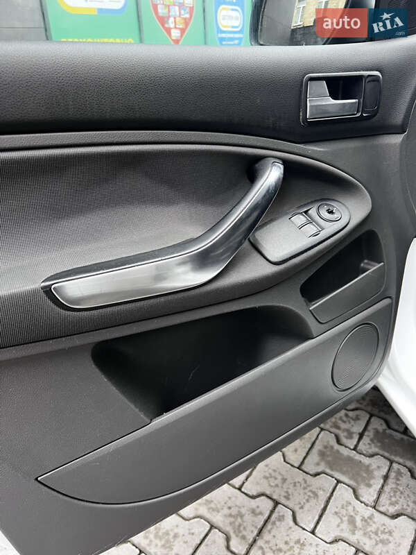 Мінівен Ford C-Max 2009 в Дубні