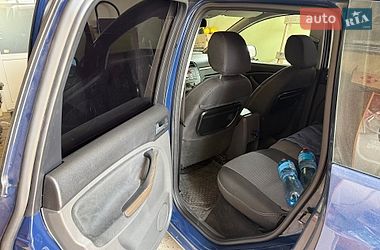 Минивэн Ford C-Max 2010 в Березному