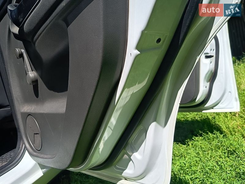 Мінівен Ford C-Max 2010 в Ромнах