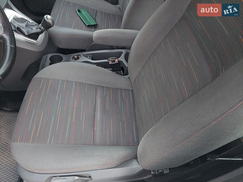 Минивэн Ford C-Max 2010 в Решетиловке