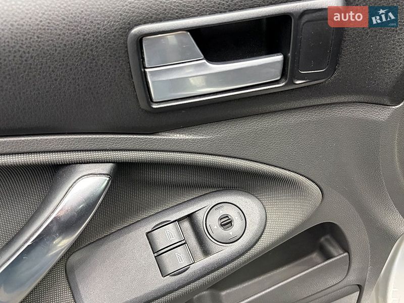 Мінівен Ford C-Max 2010 в Чернівцях фото 20 Мінівен Ford C-Max 2010 в Чернівцях