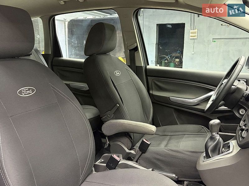 Мінівен Ford C-Max 2010 в Чернівцях фото 21 Мінівен Ford C-Max 2010 в Чернівцях