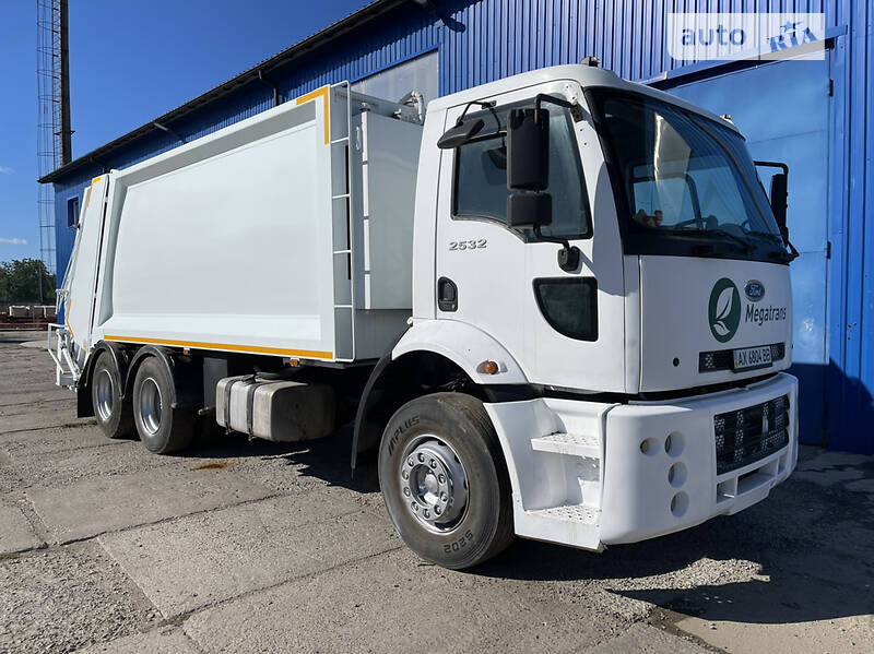 Сміттєвоз Ford Cargo 2012 в Харкові