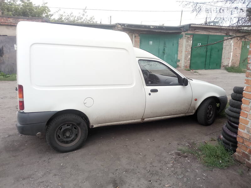 Минивэн Ford Courier