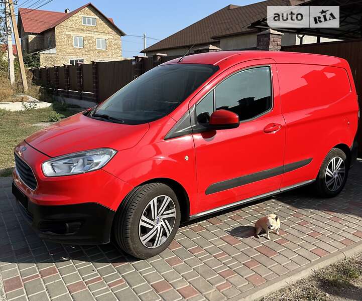 Вантажівки Ford Courier