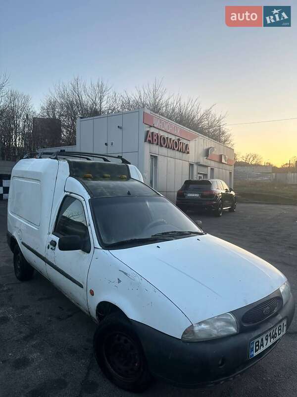 Мінівен Ford Courier