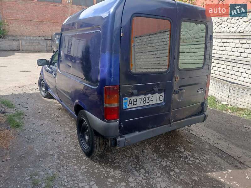 Вантажний фургон Ford Courier