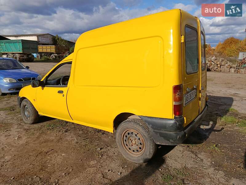 Мінівен Ford Courier