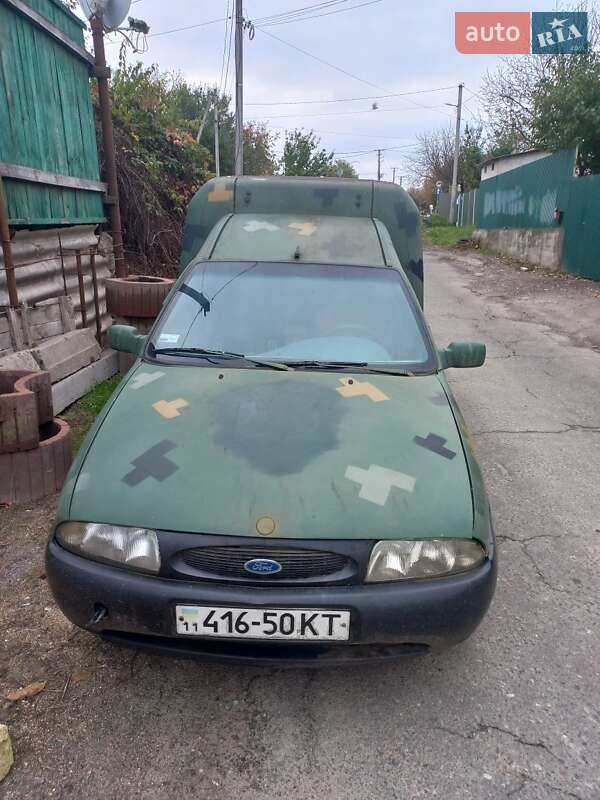 Грузовой фургон Ford Courier