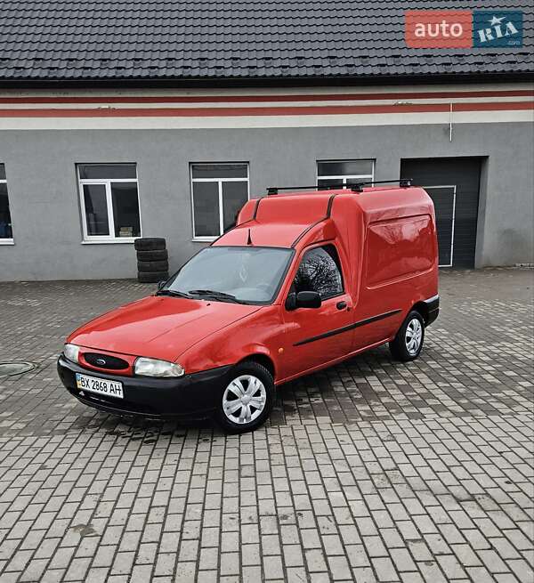 Вантажівки Ford Courier