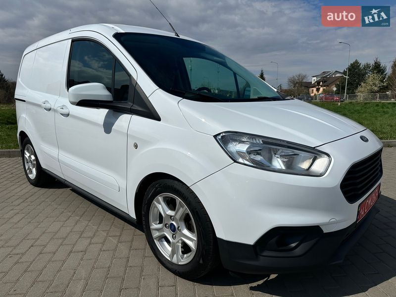 Грузовой фургон Ford Courier