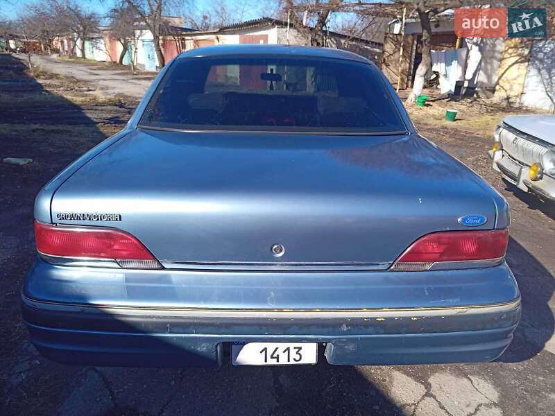Ford Crown Victoria