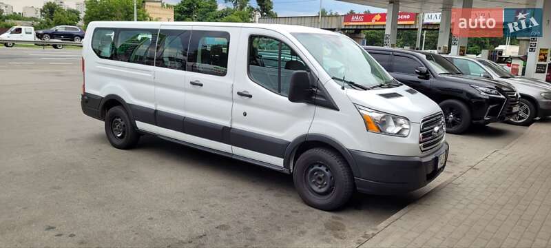 Микроавтобус Ford E-350