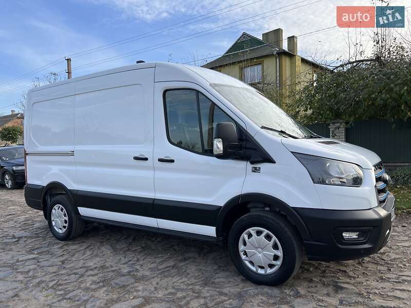 Грузовой фургон Ford E-Transit