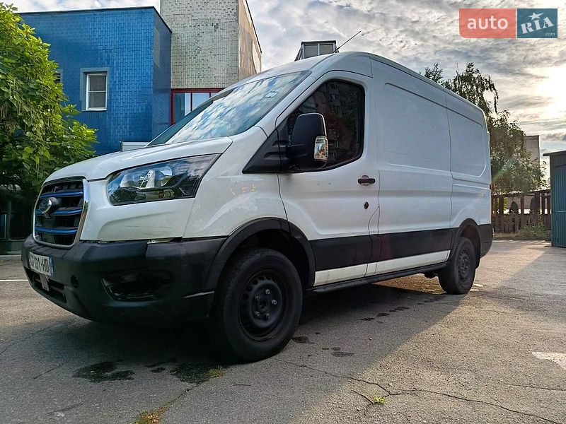 Грузовой фургон Ford E-Transit