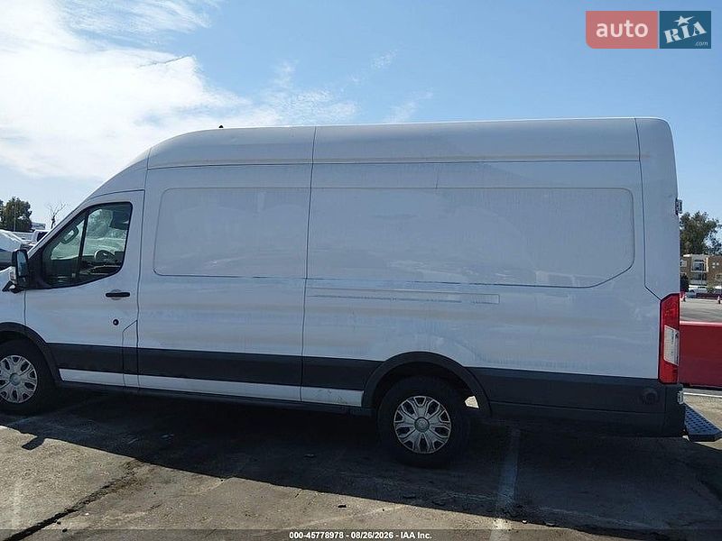 Вантажопасажирський фургон Ford E-Transit 2022 в Луцьку