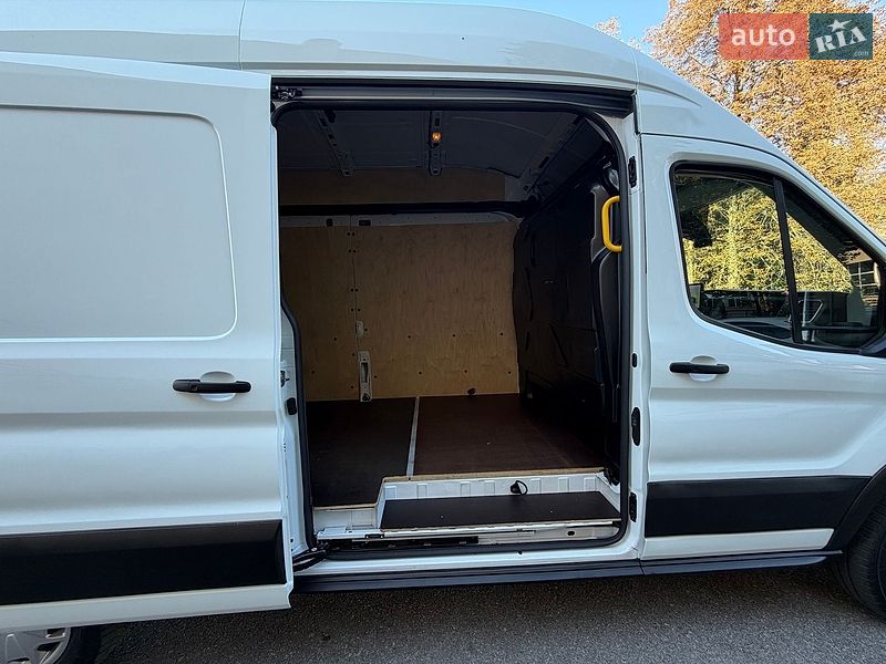 Грузовой фургон Ford E-Transit 2022 в Виннице