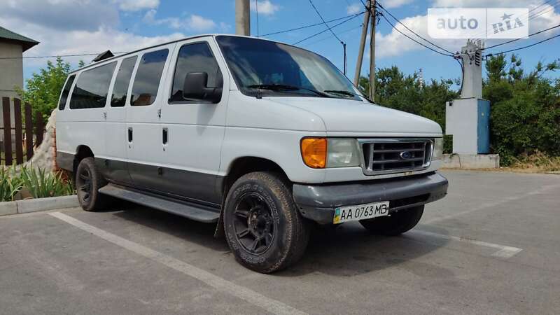 Автобусы Ford Econoline