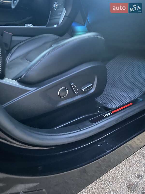 Внедорожник / Кроссовер Ford Edge 2018 в Львове