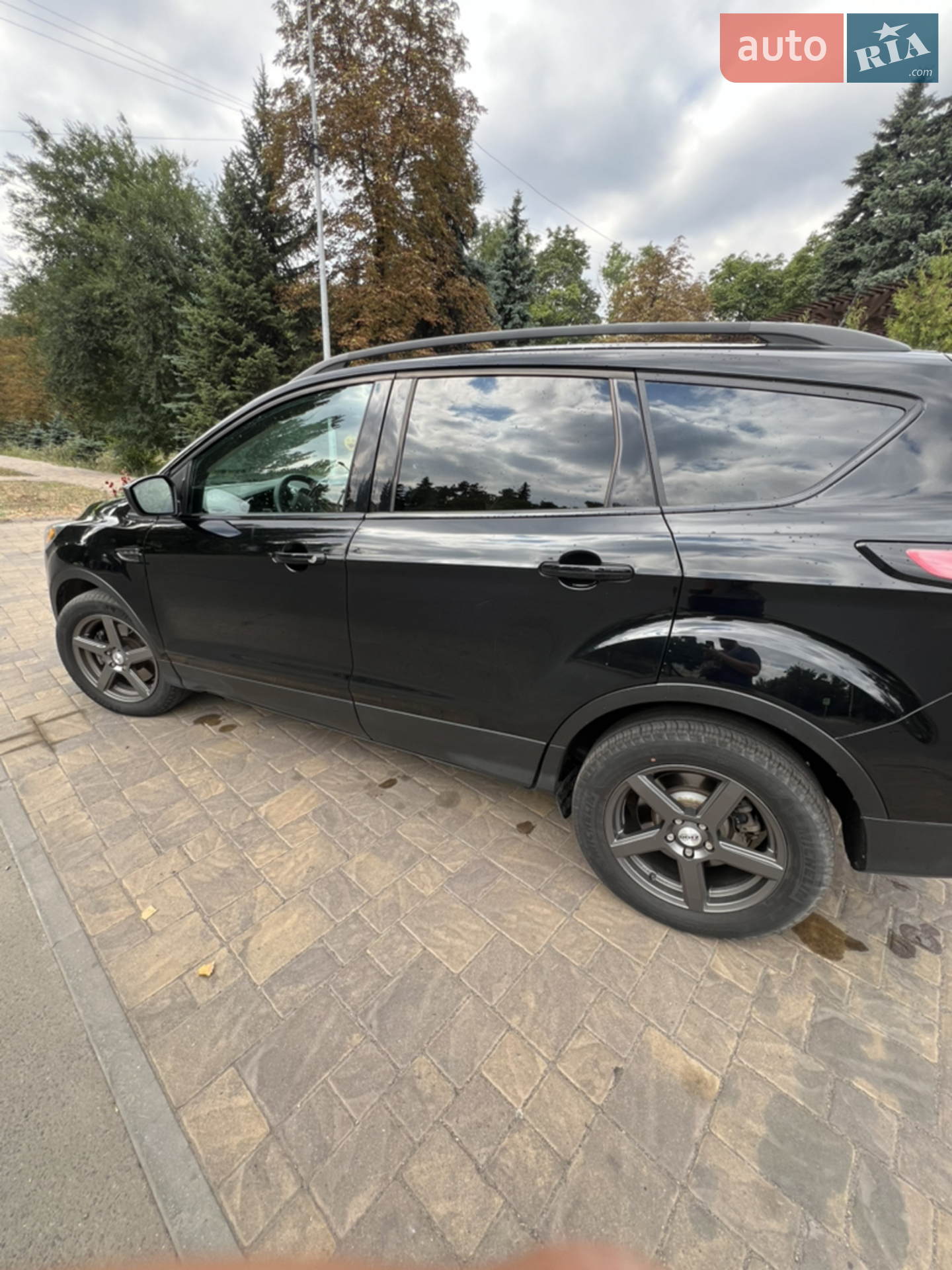 Ford Escape 2017 VIN 1FMCU9G94HUC04603 фото оголошення 11 з 33