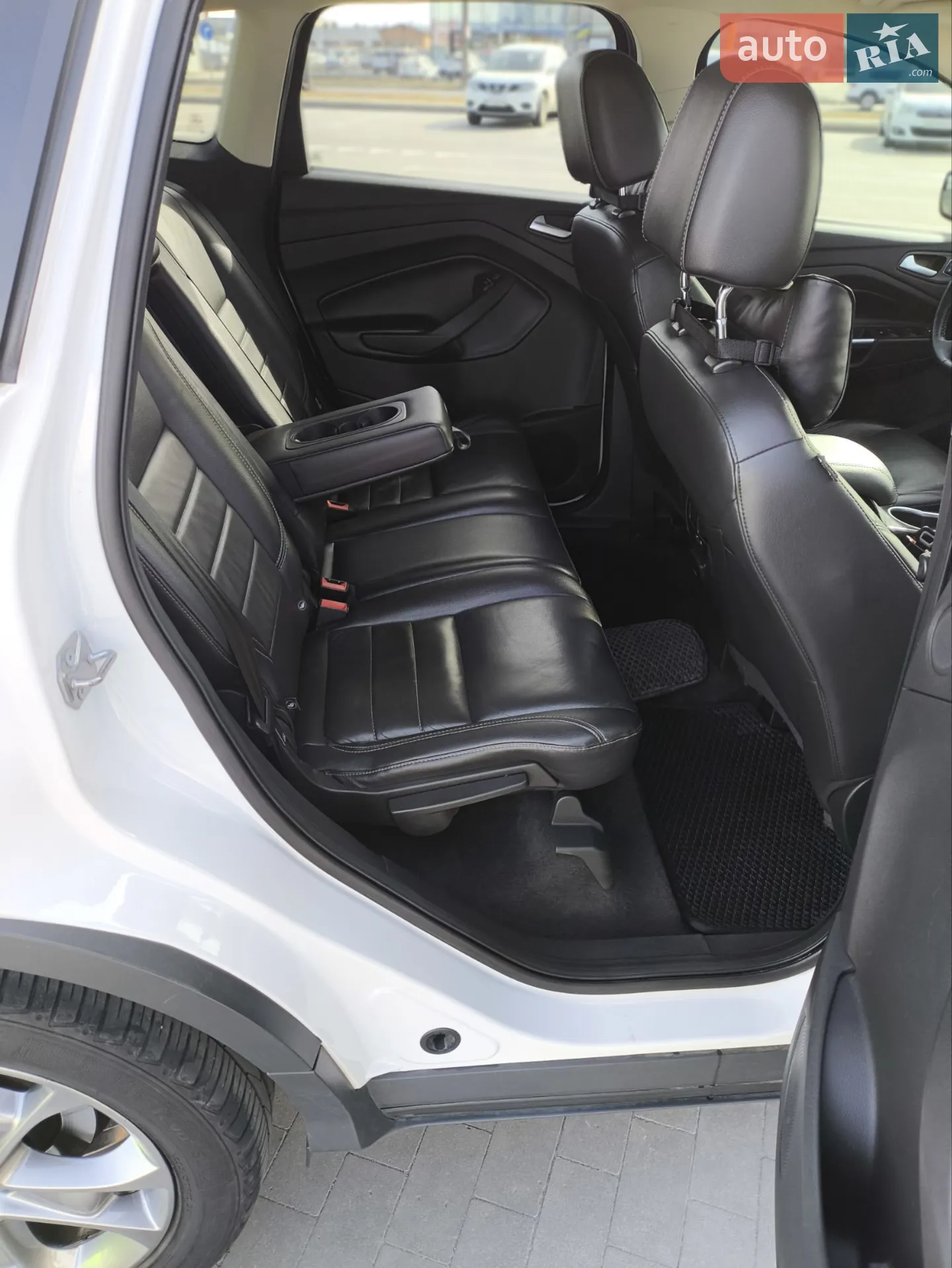 Ford Escape 2015 VIN 1FMCU0J90GUB24573 фото оголошення 10 з 13