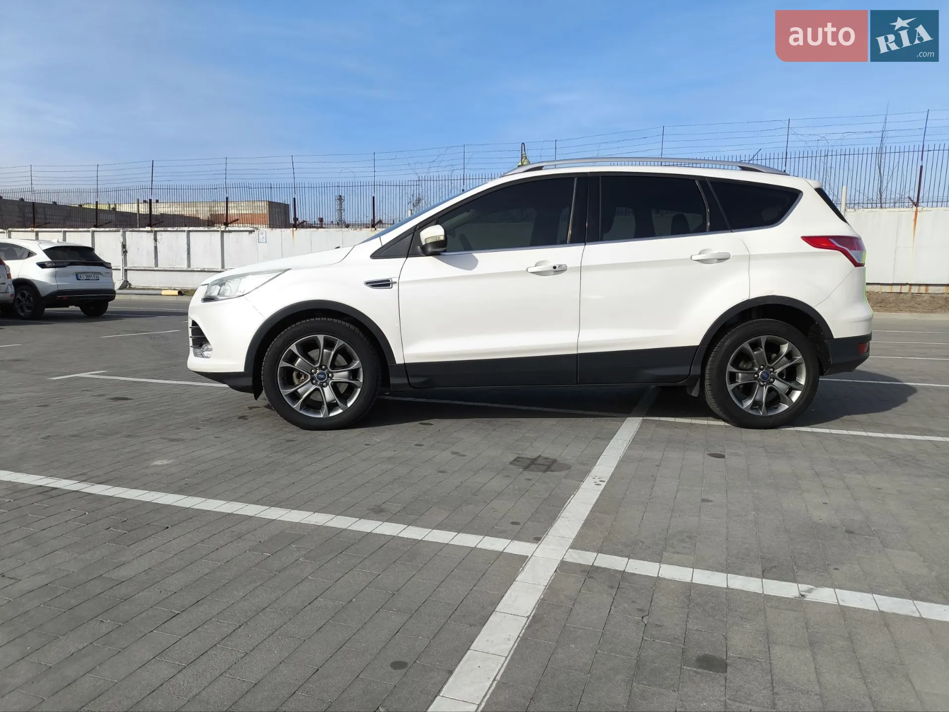 Ford Escape 2015 VIN 1FMCU0J90GUB24573 фото оголошення 3 з 13