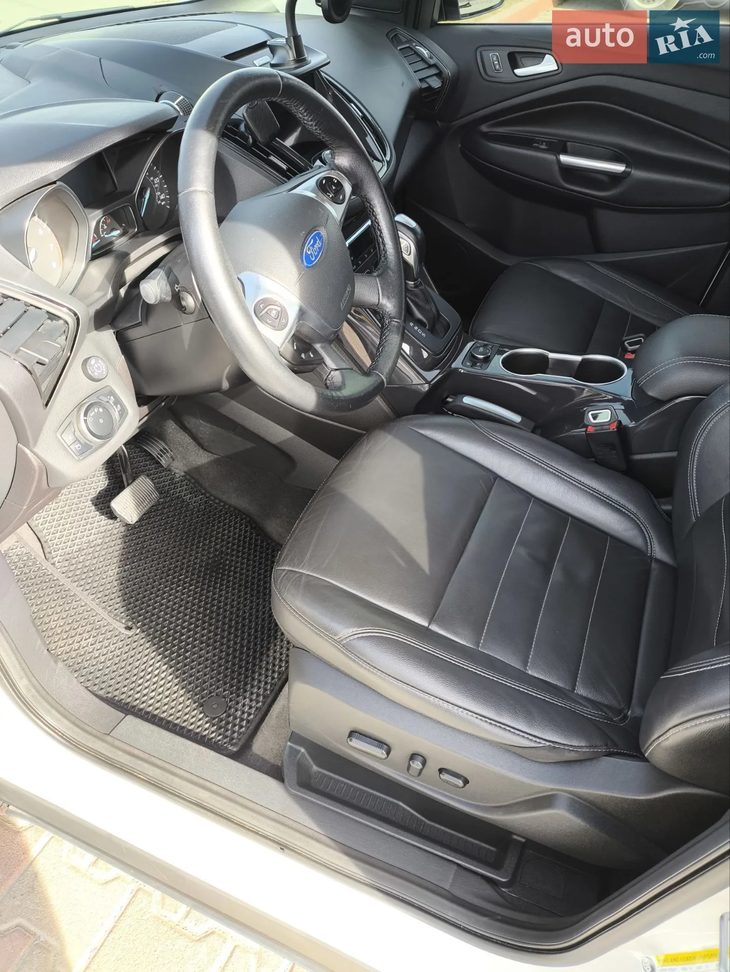 Ford Escape 2015 VIN 1FMCU0J90GUB24573 фото оголошення 9 з 13