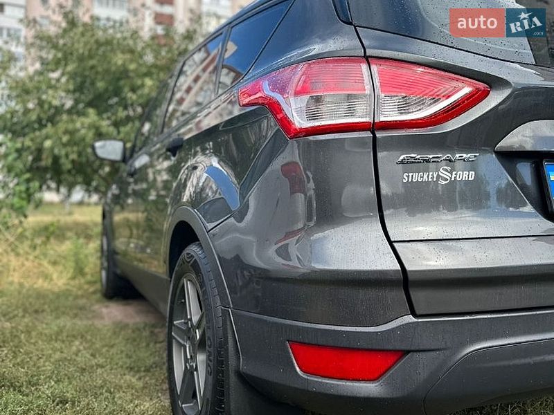 Внедорожник / Кроссовер Ford Escape 2015 в Черкассах