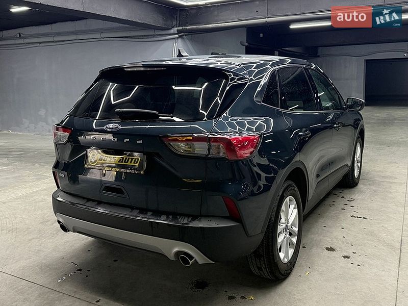 Позашляховик / Кросовер Ford Escape 2022 в Чернівцях