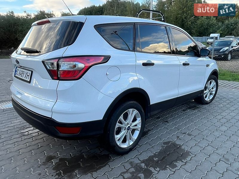 Позашляховик / Кросовер Ford Escape 2018 в Стебнику
