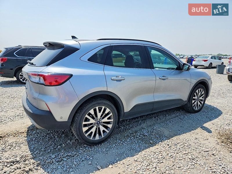 Позашляховик / Кросовер Ford Escape 2021 в Чернівцях