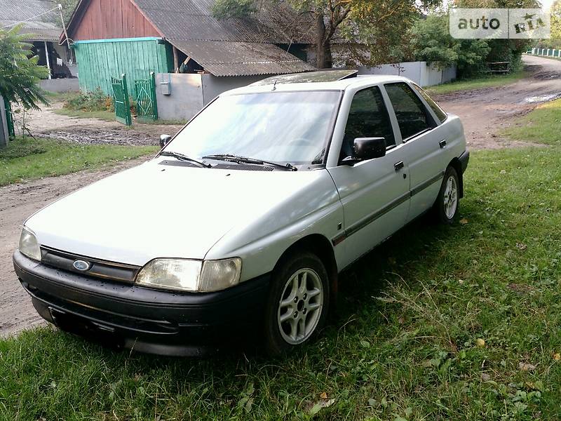 Ford Escort 1992 года