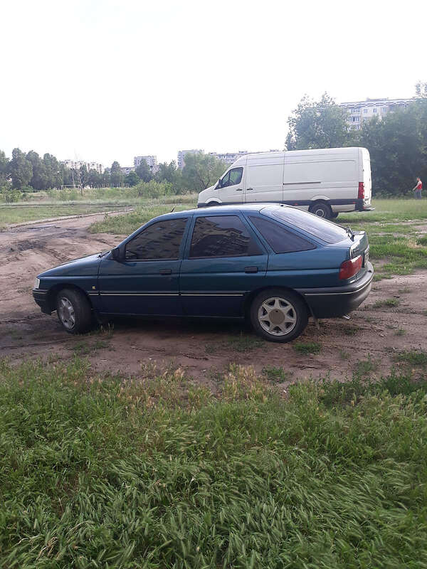 Ліфтбек Ford Escort