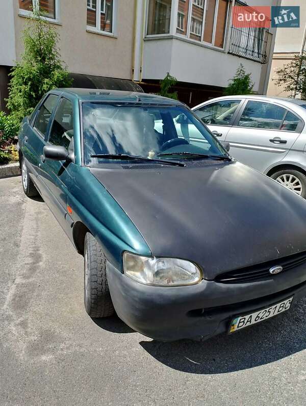 Легкові Ford Escort