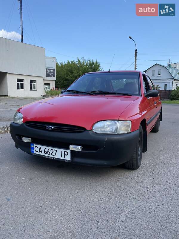 Ліфтбек Ford Escort