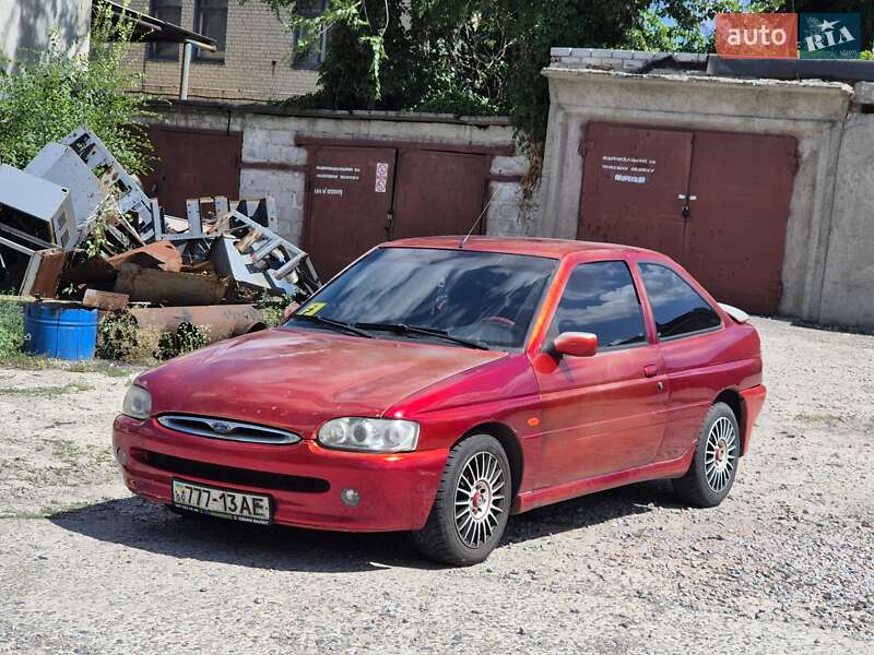 Купе Ford Escort