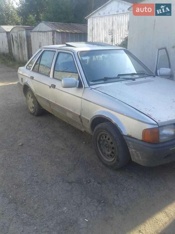 Хэтчбек Ford Escort