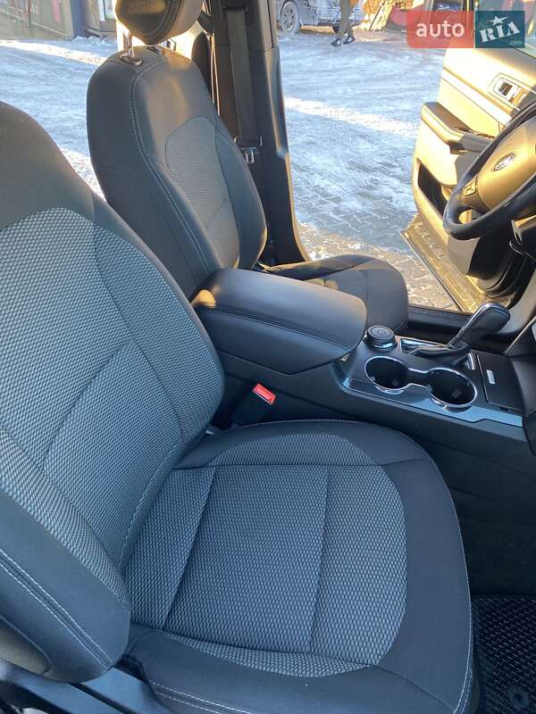 Позашляховик / Кросовер Ford Explorer 2017 в Львові