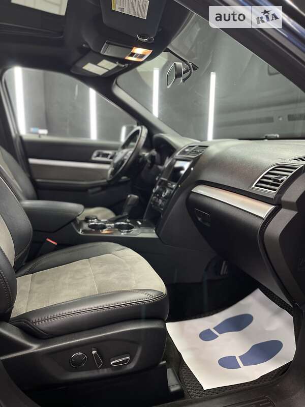 Внедорожник / Кроссовер Ford Explorer 2017 в Виноградове