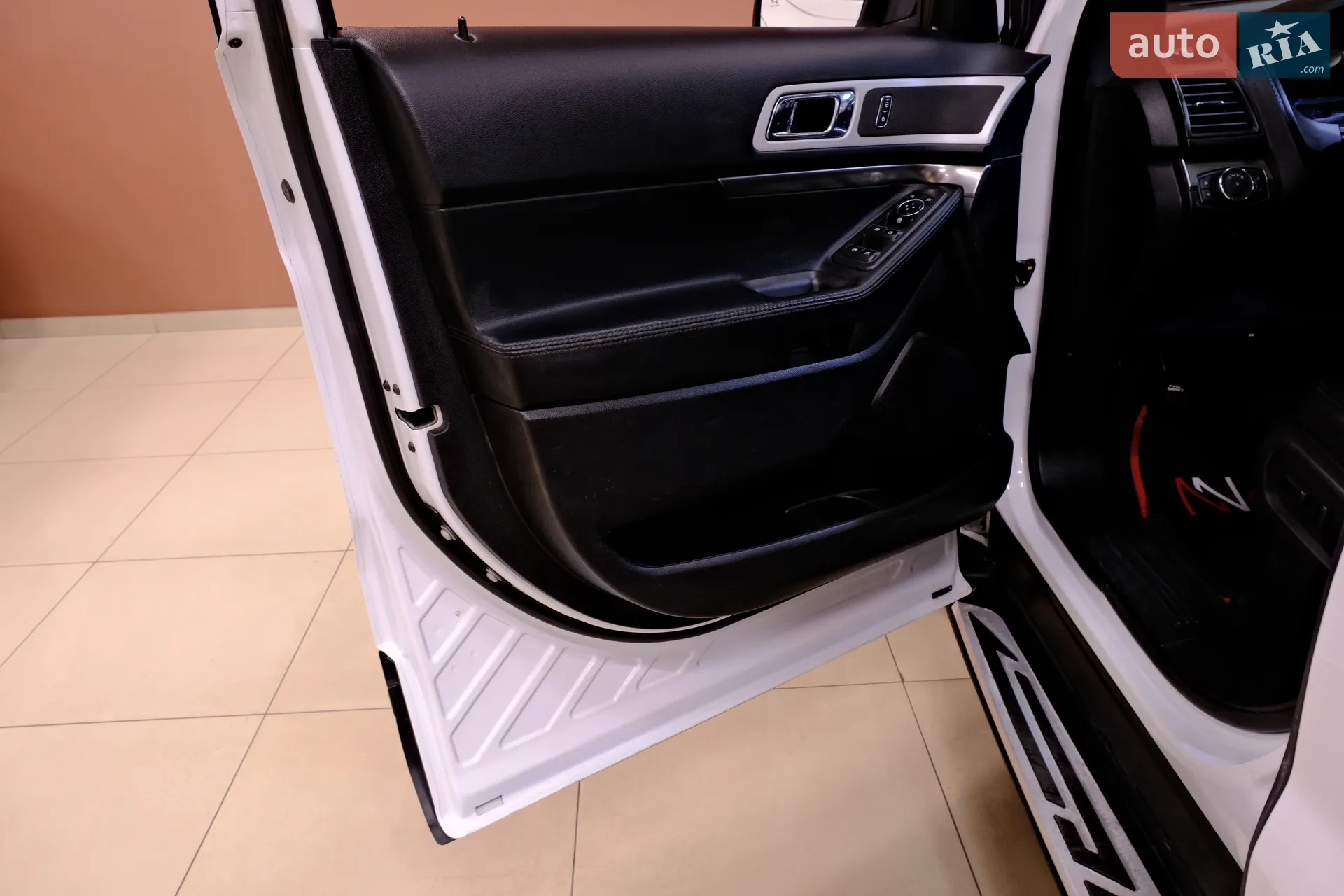 Ford Explorer 2017 VIN 1FM5K8AR3HGC26169 фото оголошення 30 з 46